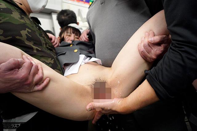 ちっちゃい女の子を3人で囲み制服を剥ぎ取ってあらゆる快感を叩きこむ卑劣巨漢集団2 広瀬このみ サンプル画像 9