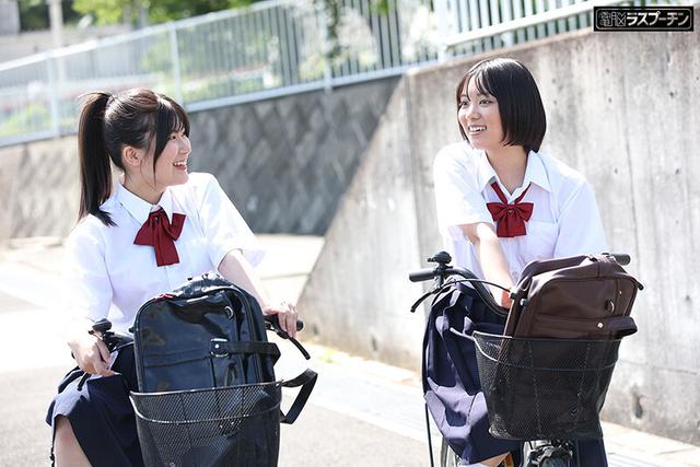 野ション女子生徒連鎖開脚拘束おしっこ噴射4 もなみ鈴 有加里ののか 東城ゆい サンプル画像 1