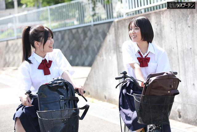 野ション女子生徒連鎖開脚拘束おしっこ噴射4自転車通学のショートカット美少女 もなみ鈴 サンプル画像 2