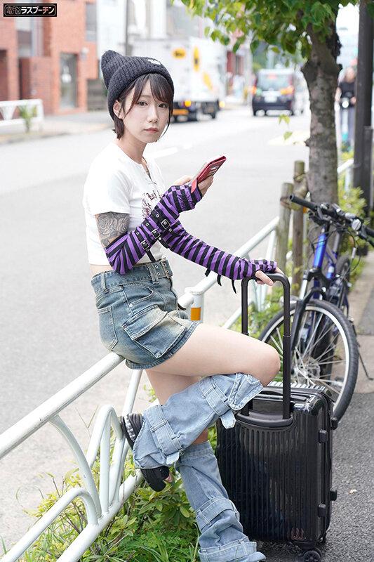 久しぶりに会った姪っ子がタトゥーだらけになってどこぞのバンドマンに種付け妊娠させられていたのでお仕置きSEXで中出ししまくった3日間 柊ゆうき サンプル画像 1