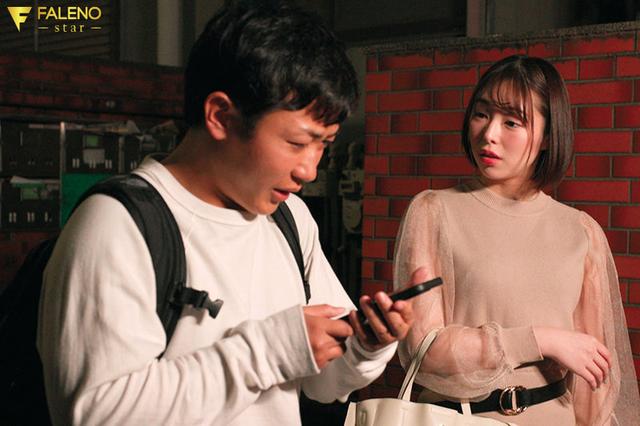 「終電ないなら、ウチ泊まる？」大好きな彼女が家にいるのに男女の友情を超える無防備な丸見え乳首…勃起が収まらず一晩中ヤリ続け、寝て起きてもう一度ハメ倒した。天国るる サンプル画像 1