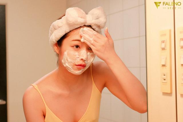 「終電ないなら、ウチ泊まる？」大好きな彼女が家にいるのに男女の友情を超える無防備な丸見え乳首…勃起が収まらず一晩中ヤリ続け、寝て起きてもう一度ハメ倒した。天国るる サンプル画像 6
