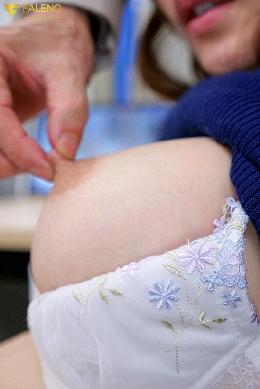 大嫌いなコンビニ店長にチクハラされて…バイト中も粘着乳首責めでだらしない敏感早漏体質にされた巨乳バイト 八蜜凛 サンプル画像 4