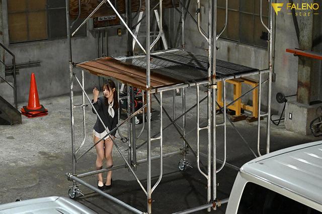 町工場。手錠の鍵は膣の中。あなたは「助けて」と言われ彼女を助けることはできますか？ 天使もえ サンプル画像 3