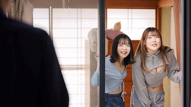 向かい部屋の女子寮の覗きに気付かれて以来、女子大生達が毎日窓越しに誘ってきます。若さゆえの性欲を受け止める花びら回転ハーレムSEX サンプル画像 4