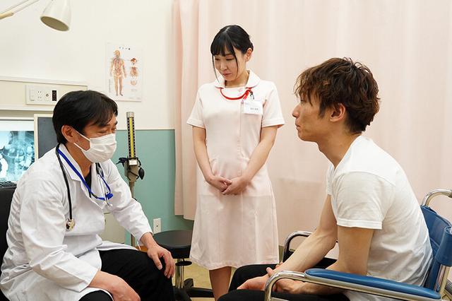 爆乳の変態痴女ナースが大人しそうな患者を狙って夜な夜な徘徊ザーメン搾り取り 真仲涼音 サンプル画像 12