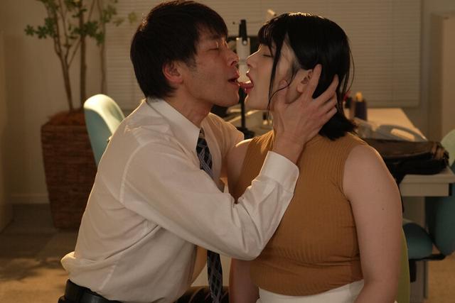 社長秘書の美人妻はいいなりM女で性欲処理係もやっています 湊すみれ サンプル画像 4