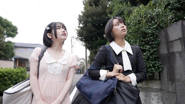 親戚の家に引き取られて変態義父のオモチャにされているショートカット美人姉妹 もなみ鈴・姫野らん サンプル画像 12