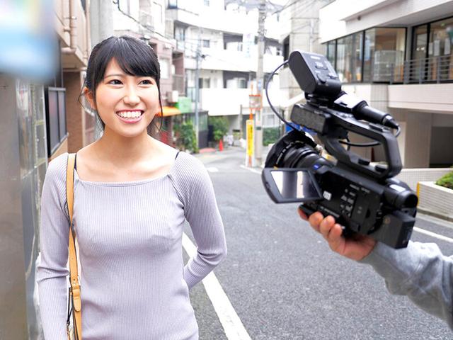 池袋で見つけた心優しい働くお姉さん 童貞くんのオナニーのお手伝いのつもりがセックス練習ってことで素股していてヌルっと入って筆おろし！？ 楠セナ サンプル画像 1