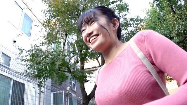 素人女子大生限定！狭いお風呂で密着混浴体験してもらえませんか！？火照る身体！おっぱいポロリ！ウブな女子は恥ずかし過ぎて赤面涙目！あちこち舐めてキレイにしたらそのまま生中出しSEXしちゃいました！ 相坂すみれ サンプル画像 8