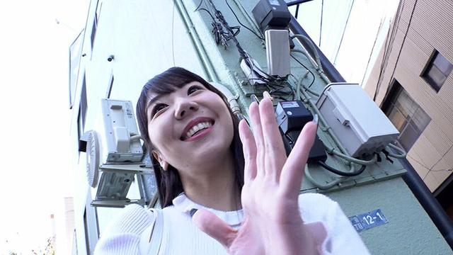 新宿で出会ったうぶな女の子が性の悩みを抱える男と「素股オイルマッサージ」に挑戦！ 生マンにヌルヌルこすれるチ〇ポに発情しちゃって 『マ○コに入れちゃうw』そのまま生ハメ中出しSEX！！ 戸崎めく サンプル画像 8
