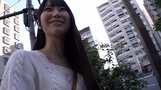 新宿で出会ったうぶな女の子が性の悩みを抱える男と「素股オイルマッサージ」に挑戦！ 生マンにヌルヌルこすれるチ〇ポに発情しちゃって 『マ○コに入れちゃうw』そのまま生ハメ中出しSEX！！ 天美めあ サンプル画像 8