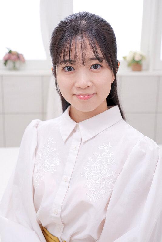 新宿で出会ったうぶな女の子が性の悩みを抱える男と「素股オイルマッサージ」に挑戦！ 生マンにヌルヌルこすれるチ〇ポに発情しちゃって 『マ○コに入れちゃうw』そのまま生ハメ中出しSEX！！ 梅川ことね サンプル画像 1