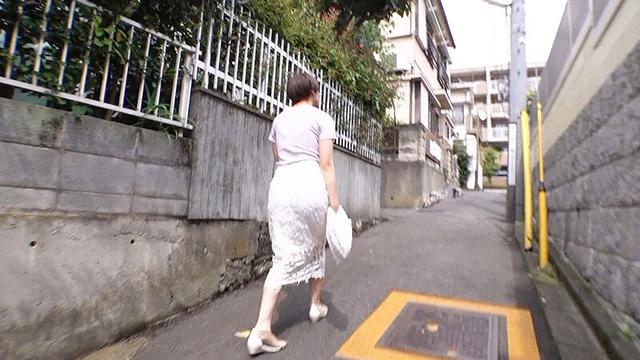素人ナンパ いつも受け身で責め経験ゼロのうぶな女子が初めてのM男責めに挑戦したらドS痴女性が開花！乳首責め手コキで散々焦らして騎乗位挿入で自ら腰を振ってイキまくる！寸止め焦らし後に最高の大量中出し！ 竹田まい サンプル画像 4