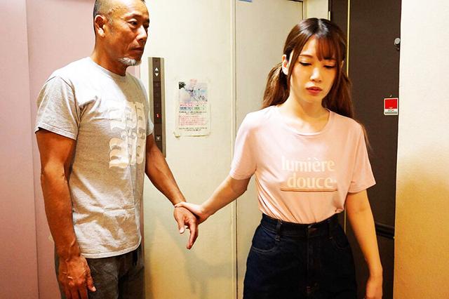オジサンは私の事、必要としてくれる？ 隣でいつも留守番しているウブロリ娘がまさかのノーブラ乳首ポッチで誘惑！ 堀北わん サンプル画像 2