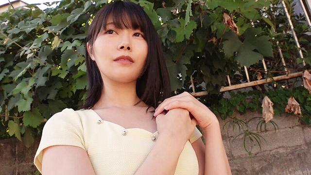 彼氏を喜ばせたい素人女子がメンズエステ密着マッサージ講習体験！ 超照れながらオイルヌルヌルエステ施術中に密着しすぎて勃起チ○ポがパンツ越しにグリグリ2cm挿入！！ ゆのさん 如月ゆの サンプル画像 16