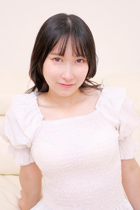 超有名大学に通うマジメな女子大生がとっても恥ずかしい焦らし素股 パンティ越しにデカチンずぷっと3cm挿入！敏感マ〇コの入り口をグリグリされて奥まで挿れて欲しくなっちゃってグチョグチョマ〇コにヌルっと生挿入！奥を突かれてキュンキュン締まるうぶマ〇コ… 黒宮えりか サンプル画像 1