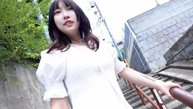 超有名大学に通うマジメな女子大生がとっても恥ずかしい焦らし素股 パンティ越しにデカチンずぷっと3cm挿入！敏感マ〇コの入り口をグリグリされて奥まで挿れて欲しくなっちゃってグチョグチョマ〇コにヌルっと生挿入！奥を突かれてキュンキュン締まるうぶマ〇コ… 黒宮えりか サンプル画像 15