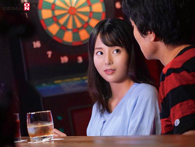 コンビニ面接にきたパートの美人妻と中出し不倫『出勤するたびに、体の相性が抜群に良いキモ店長に中出しされています。』 岡田ひなの サンプル画像 16