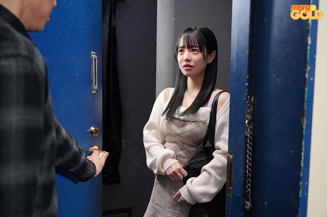 デリヘル呼んだら潮対応のアイドルと遭遇！ 「キスもした事が無い」と言っていたのに風俗で働いていたので 内緒にする代わりに本番OKさせてイッもヤメない追撃お仕置ピストン 月見若葉 サンプル画像 2