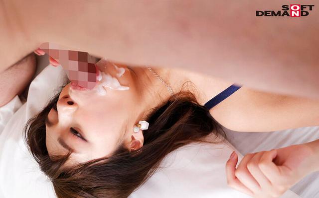 「男性の感じてる顔を見るとおマ○コ濡れてきちゃうんです…」ご奉仕欲望MAXで即ヌキ射精！発射後も全力でヌキまくって男のカラダを骨抜きにする！現役グラビアアイドル久須美亜優 AV体験第2弾！ サンプル画像 6
