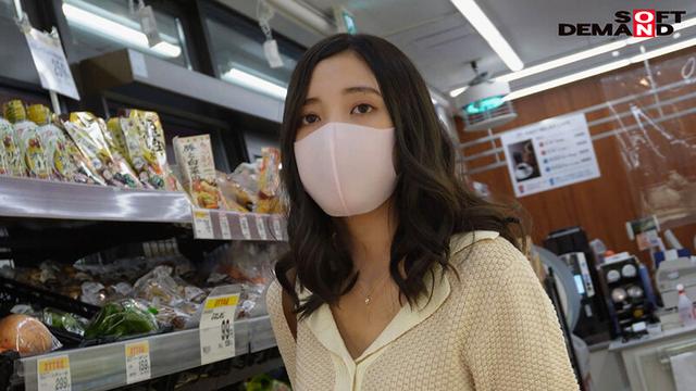 シロウトお泊りAV体験！美容専門に通う清楚系のハタチを昼も夜もずーっと撮影。気持ちいいと盛大に潮を吹いちゃうドエロ娘でした。 新垣うみ サンプル画像 16