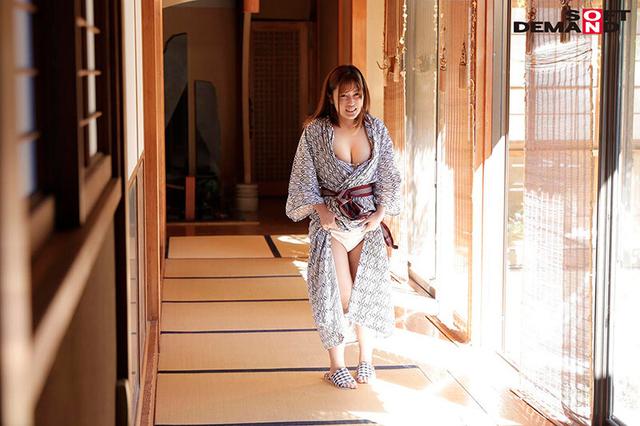 AV出演以来、SEXの快感を知ってしまった素人女子に30日間の禁欲命令！ムレムレに仕上がった状態で行くもぎたて卒業温泉旅行！ 宮市怜奈 サンプル画像 2