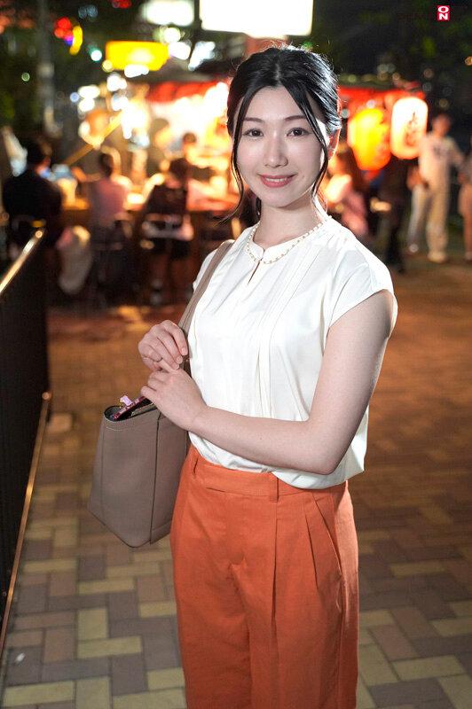 【初撮り】プロレスファンの美人WEBデザイナー 筋トレが趣味で男性のタイプももちろん巨根マッチョ 軟体で潮が吹きやすくイラマ好きの博多美女と週末ほろ酔い中州デート かれん・23歳 響かれん サンプル画像 2