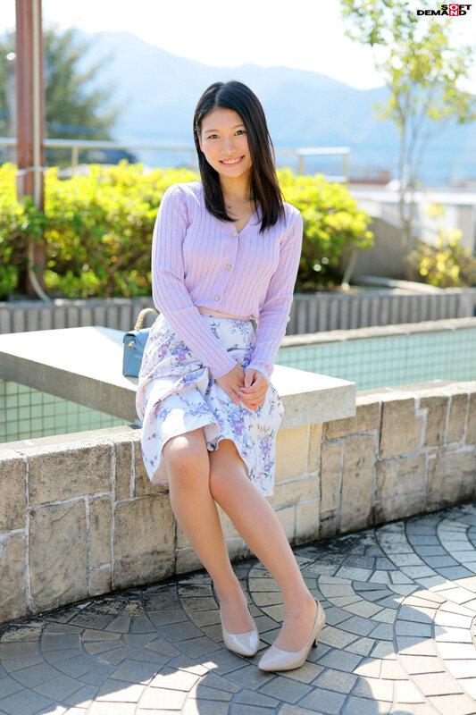 【初撮り】旦那公認10カ月の子持ち人妻22歳 褐色に肥大したエロ乳輪と赤黒く反り返った乳首からは母乳がシャーシャー吹き出す さらに潮吹き体質でビンカンドMセックス超好き りの【圧倒的4K映像でヌク！】 満島りの サンプル画像 13