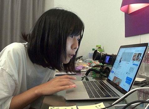 裏垢未成年だと思ってノコノコとパパ活にやってきたオジサンをガチ顔出しでAV出演！ 四宮繭 サンプル画像 1