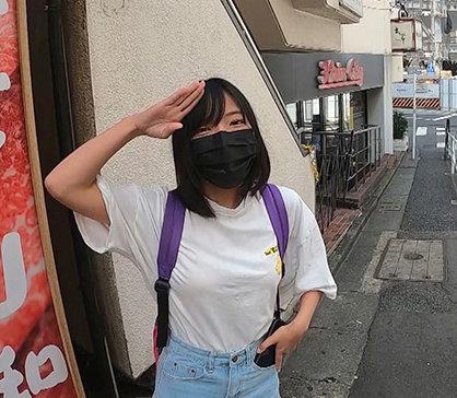 裏垢未成年だと思ってノコノコとパパ活にやってきたオジサンをガチ顔出しでAV出演！ 四宮繭 サンプル画像 2