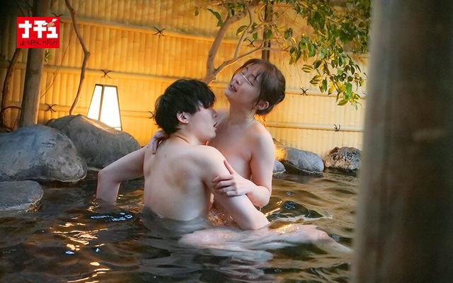 貸切風呂でイチャつく幸せ絶頂女を絶望に突き落とすNTR中出し映像 サンプル画像 5