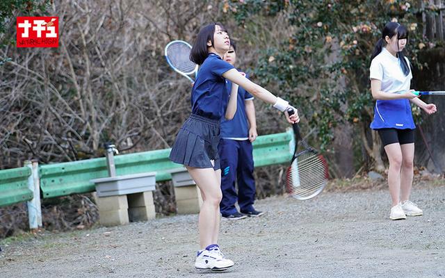 「おしっこ見るの好きなら舐めてみる？」野ションを覗かれた男を捕まえ飲尿クンニさせる運動部女子 サンプル画像 8