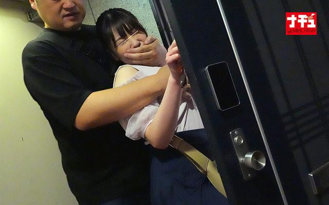 乳首だけで失禁イキするまで垂乳放置 イッた直後の敏感マ○コを即ハメされ痙攣アクメが止まらない巨乳女 推定Iカップ素朴女 サンプル画像 3