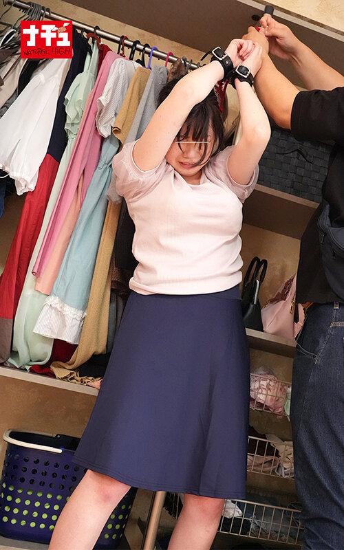 乳首だけで失禁イキするまで垂乳放置 イッた直後の敏感マ○コを即ハメされ痙攣アクメが止まらない巨乳女 推定Iカップ素朴女 サンプル画像 4