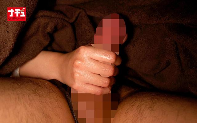 妻がいる至近距離で平然とマッサージしながらこっそりチ○ポを挿入し腰振り騎乗位で中出しまでさせるエステティシャン12 優しい痴女Hさん（29） サンプル画像 4