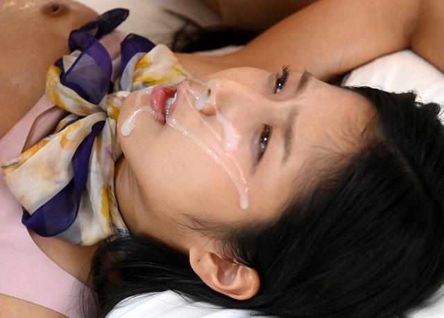 自宅でエステ始めたプリ尻若奥様。近所の知合いの息子が来てマッサージしてたら勃起が全然収まらず、お互いのムッツリスケベを隠しきれず挿入までヤッちゃった！ 前乃菜々 サンプル画像 19