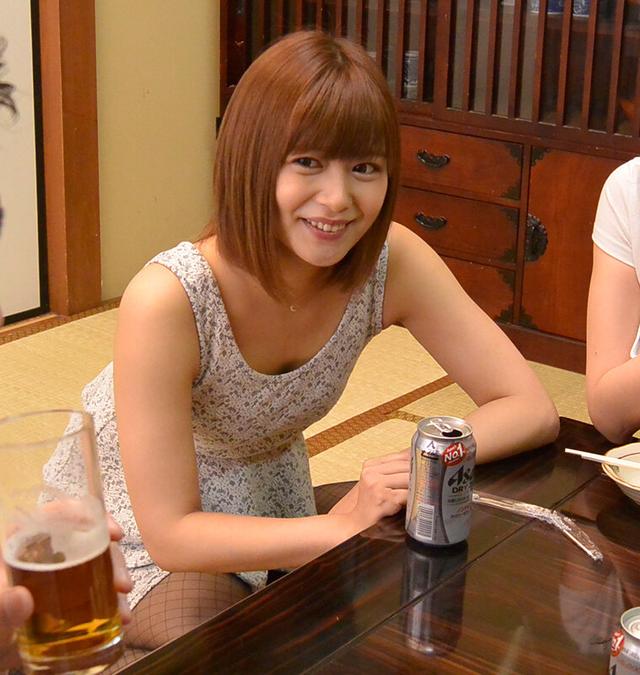 同窓会の宴会場の隣の部屋で初恋のクラスメイトとSEXできた記録 /紺野ひかる サンプル画像 1
