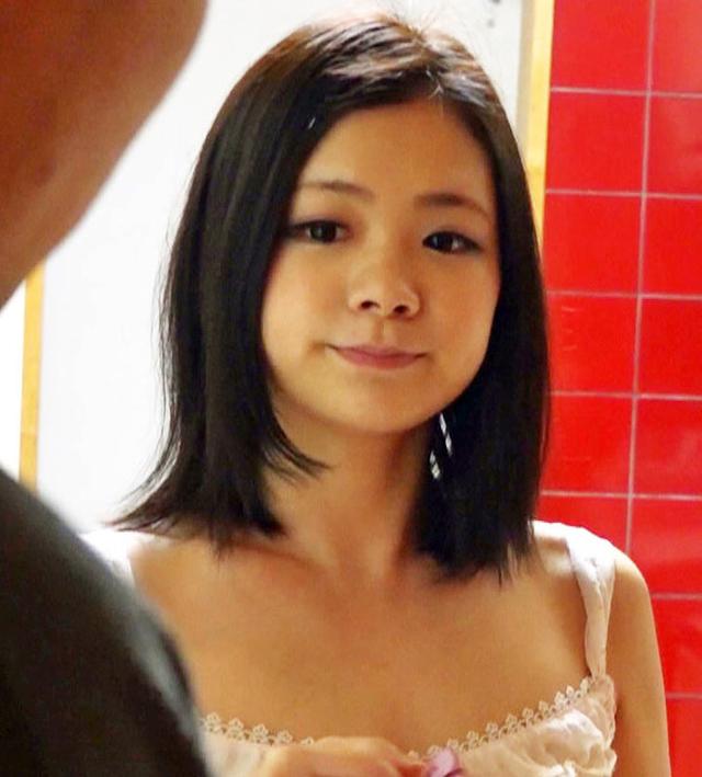 友達のお姉ちゃんは巨乳でフェロモンむんむん、僕に目隠ししてエロい体触らせてくれるドスケベ癒し系！ 鶴田かな サンプル画像 8
