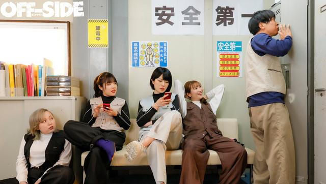ガテン系巨乳女子のパワフルピストン騎乗位で職場の男たちを喰い散らかし！ 萎えても追撃フェラで自分が満足するまで何度も勃起させてヤリまくって中出しさせまくり！！ サンプル画像 1