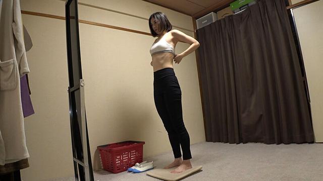 卯水咲流 ムチムチ美尻 神ブルマ 美少女やぽっちゃり娘らにピチピチブルマ＆体操着を着せ、ハミパン、ムレムレワレメを毛穴まで見えるほどの超ドアップ接写！さらに尻コキ、着衣お漏らし放尿やブルマぶっかけ等ブルマ好きに送る完全着衣フェチAV サンプル画像 1