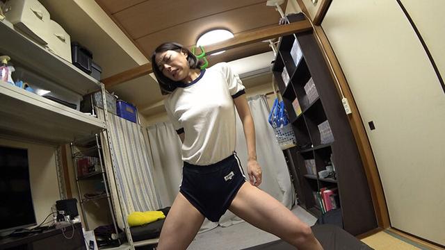 卯水咲流 ムチムチ美尻 神ブルマ 美少女やぽっちゃり娘らにピチピチブルマ＆体操着を着せ、ハミパン、ムレムレワレメを毛穴まで見えるほどの超ドアップ接写！さらに尻コキ、着衣お漏らし放尿やブルマぶっかけ等ブルマ好きに送る完全着衣フェチAV サンプル画像 15