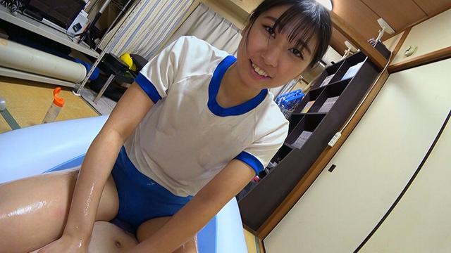 片寄しゅうかムチムチ美尻 神ブルマ 美少女やぽっちゃり娘らにピチピチブルマ＆体操着を着せ、ハミパン、ムレムレワレメを毛穴まで見えるほどの超ドアップ接写！さらに尻コキ、着衣お漏らし放尿やブルマぶっかけ等ブルマ好きに送る完全着衣フェチAV サンプル画像 11