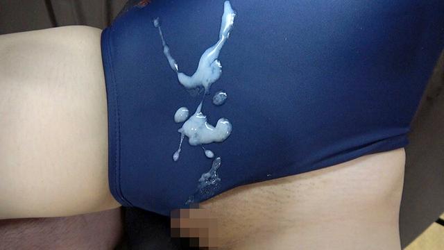 美雲そら 濡れてテカってピッタリ密着 神スク水 可愛い女子のスクール水着姿をじっとりと堪能！着替え盗撮から始まり貧乳から巨乳にパイパン、ハミ毛、ジョリワキ等のフェチ接写やローションソーププレイやスク水ぶっかけ等を完全着衣で楽しむAV サンプル画像 19
