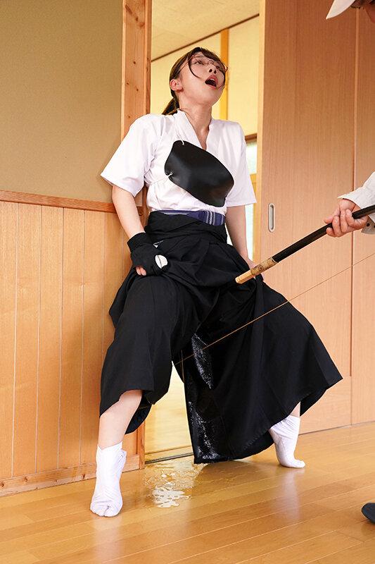 まさかこんなけなげなひよこ女子が…媚薬を盛られ理性完全崩壊！！ところかまわず異物オナニー！イキ漏らしアクメ！！ 4 ＜部活中のスポーツ女子編＞ サンプル画像 16