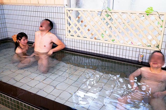 男の浪漫！秘境混浴温泉を求めて…（下心を隠して）混浴温泉に入ったら、ウブでおませなひよこ女子にちんちんバカになるほどおち〇ぽみるく絞りとられた 3rdシーズン サンプル画像 4