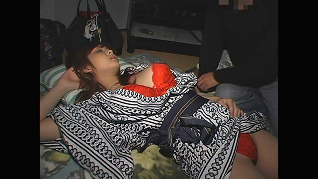 【 AI リマスター版 】マイクロビキニでドキッ！巨乳だらけの水泳大会の裏舞台でエッチな女優さんたちとお仕事抜きでセックスできるのか！？ サンプル画像 14