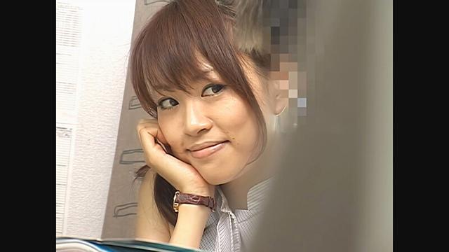 【 AI リマスター版 】釈○美子激似！N県N市で見つけた美人家庭教師を授業中にAVデビューさせちゃいます！！ あづみ サンプル画像 8