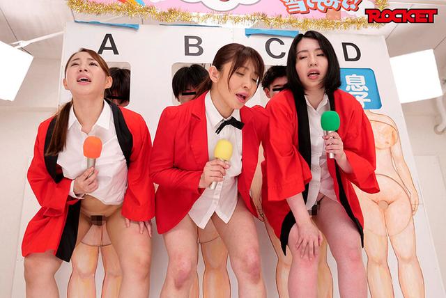 息子なら母親の裸当ててみて！歴代美人司会者ドッキリ近親相姦大作戦 サンプル画像 13