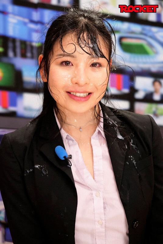 ROCKET17周年記念ユーザーリクエスト祭り もしもTVの中に自由に飛び込んでブッカケできたら… 女子アナに顔射！リメイク どんな汚い顔になってもガマンしながら笑顔で生放送 サンプル画像 13